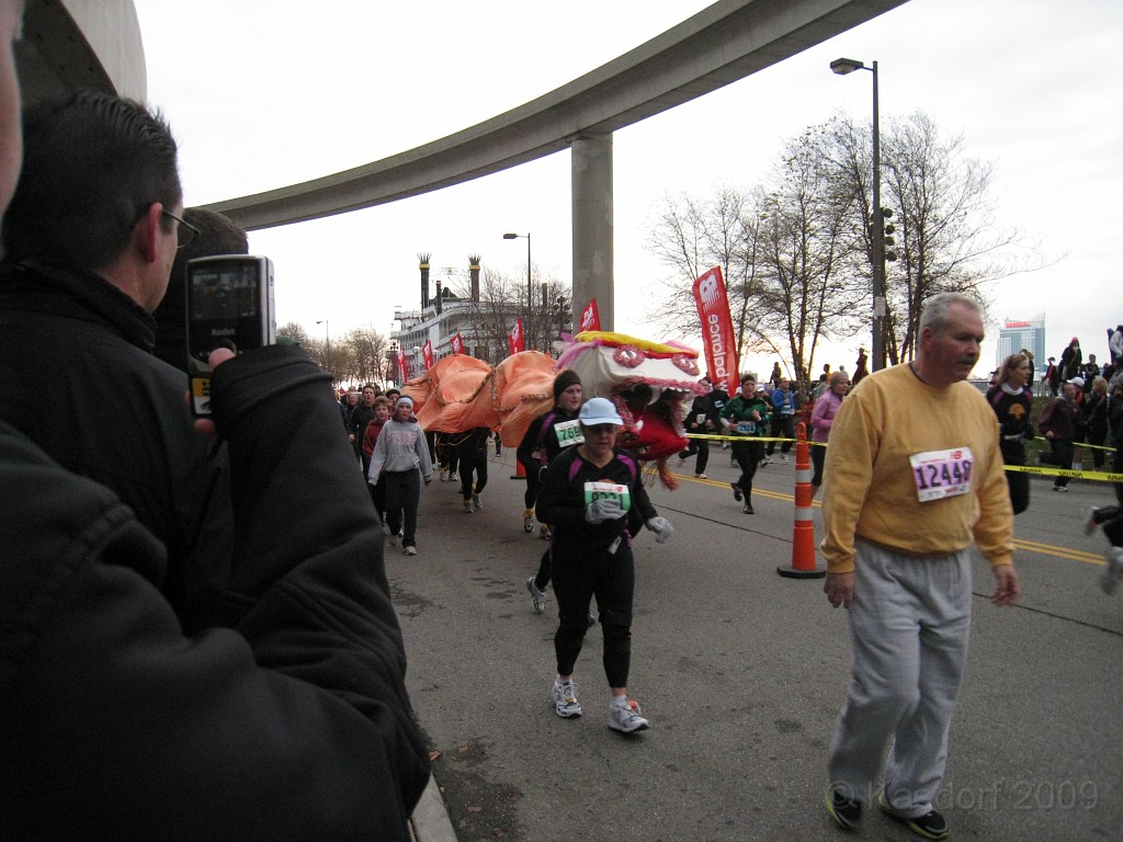 Detroit Turkey Trot 10K 2009 058.jpg - The 2009 Detroit Turkey trot 10K was run on November 29, 2009. A chilly and blustery day. Lots of costumes and racers though, 12400 strong!